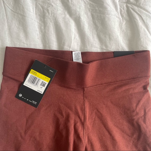 Nike women’s essential biker shorts - Picture 3 of 3